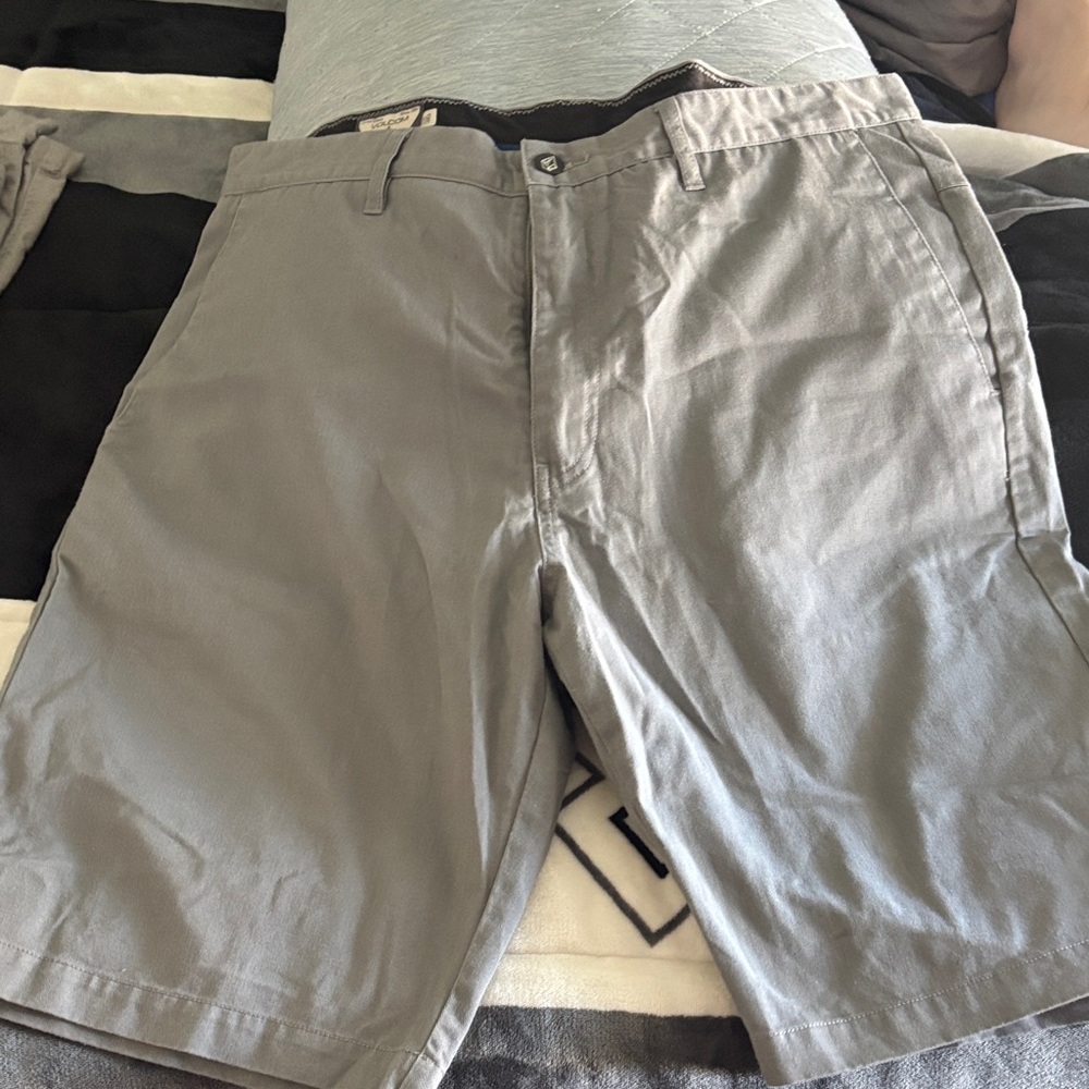Volcom Men's Light Gray Flat Front Shorts